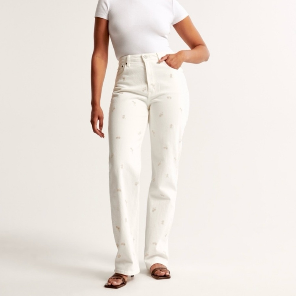 Abercrombie & Fitch Curve Love High Rise 90s Relaxed Jean Cream with Embroidery